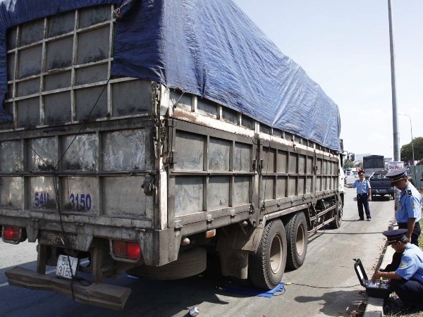 Bộ GTVT Còn hơn 28 000 xe ôtô chở hàng quá khổ